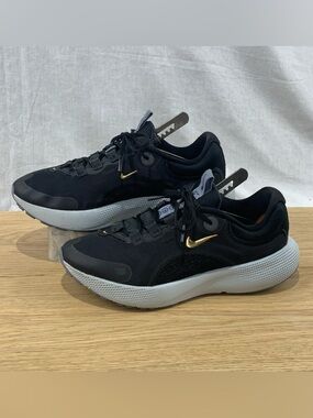 Nike React Escape Run Women's Size 8 Black Athletic Shoes